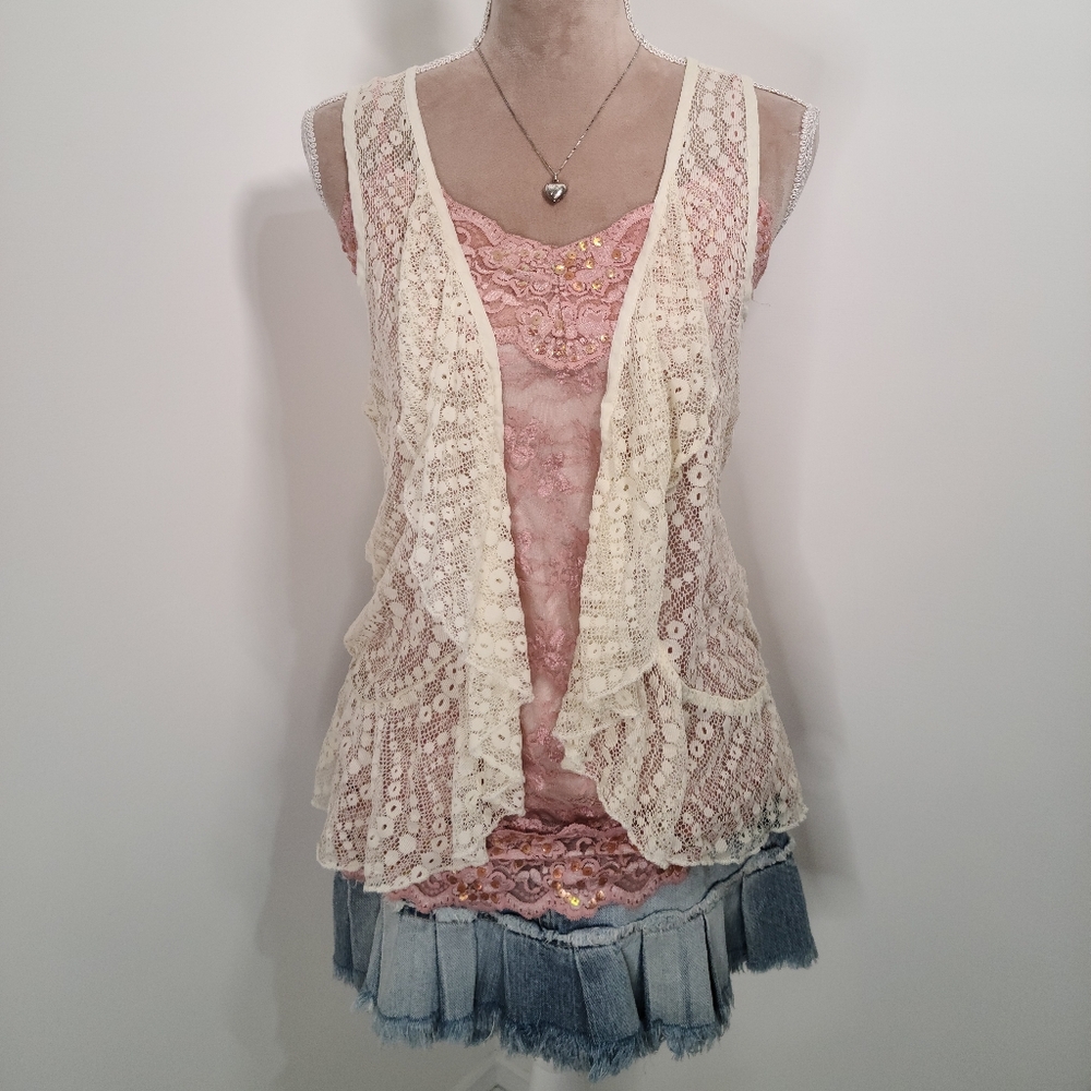 eyeshadow lace ruffle front vest